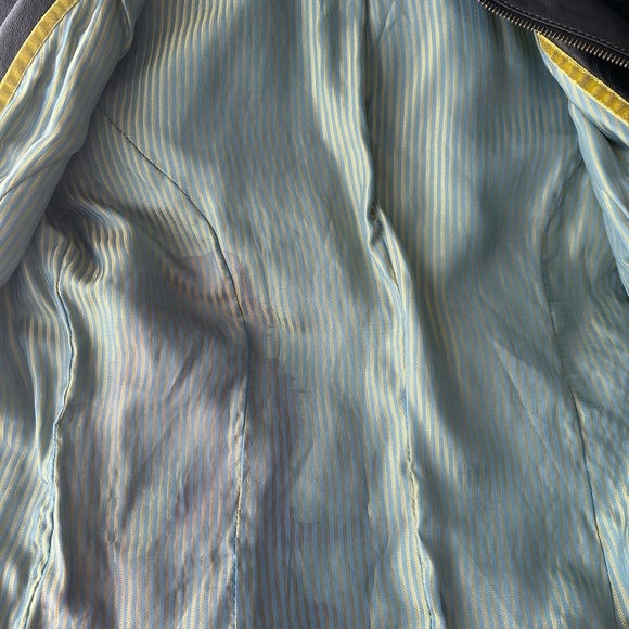 Danier Black LeatherJacket with Fitted Silhouette - Picture 7 of 12